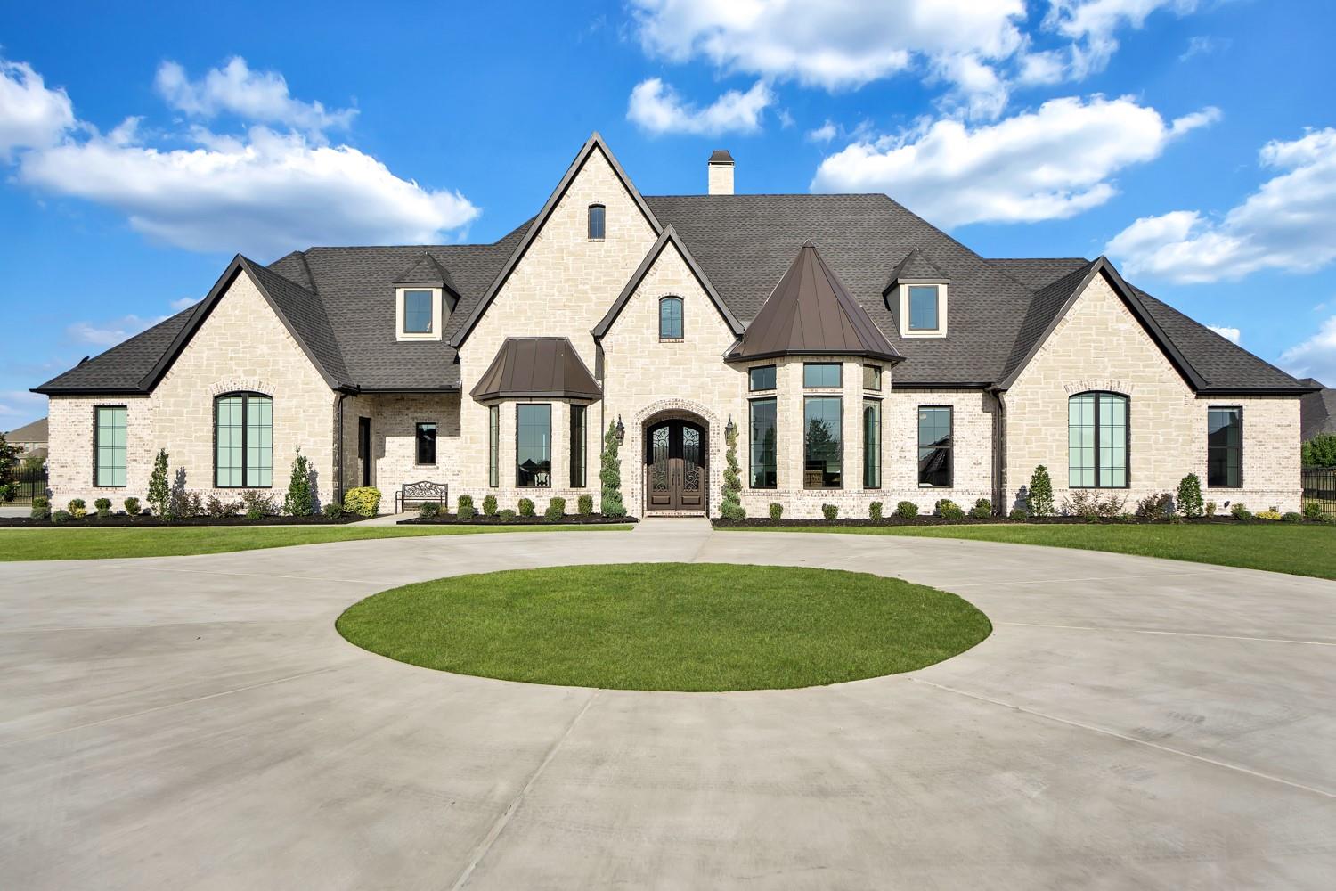 Luxury Home - Dee Evans Group